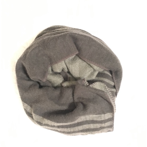 BB Dakota Accessories - NWOT Reversible Grey/Dark Grey Shawl/Blanket Scarf